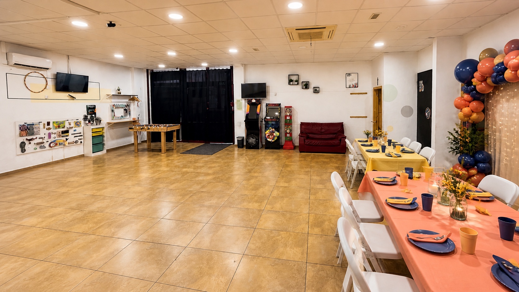 Sala real de Planet Eventos en Parla preparada para una celebración privada